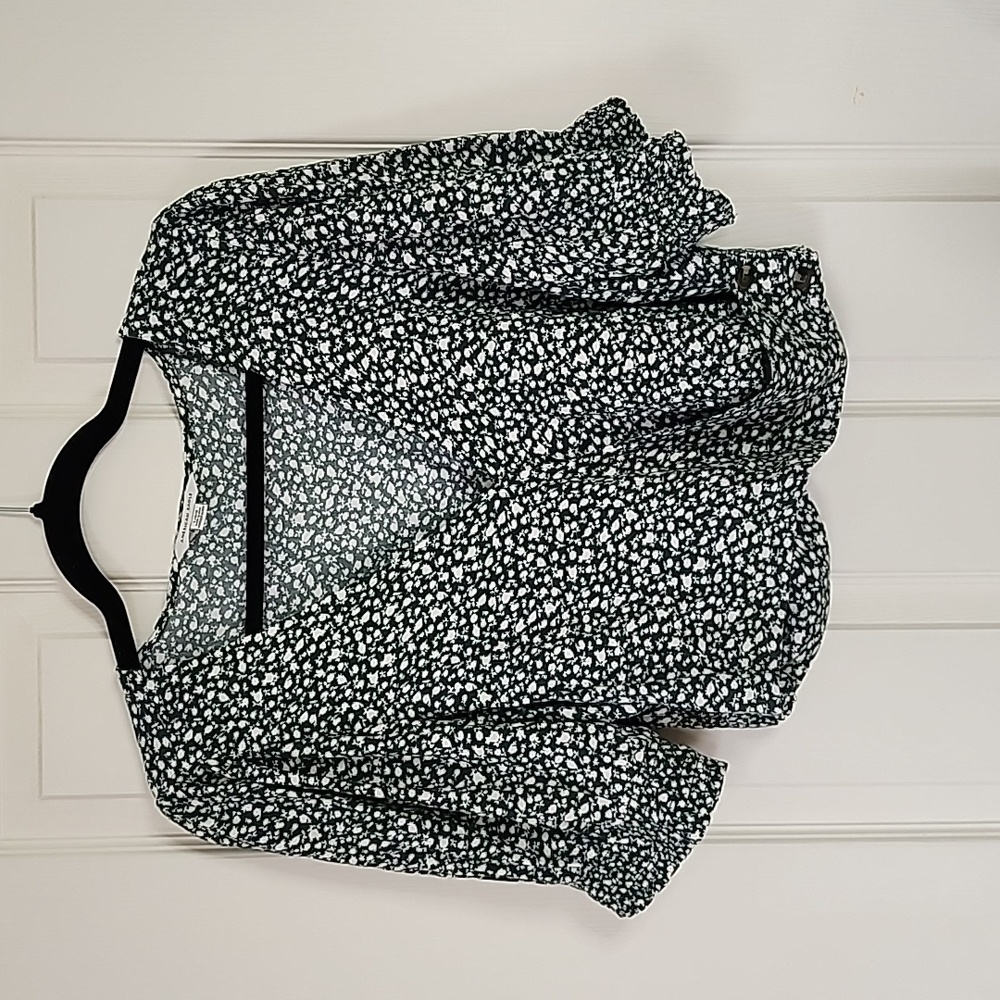 American Eagle Outfitters Black and White Floral Top